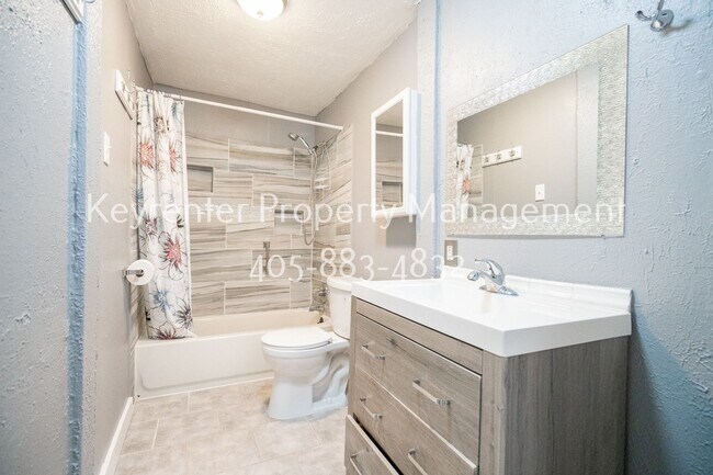 Building Photo - 338 SE 41st St