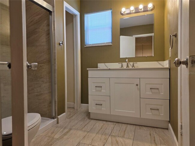 Building Photo - 415 Greenwich Ct