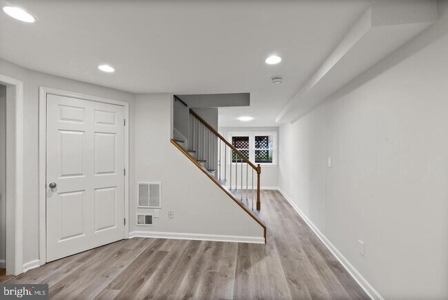 Building Photo - 8047 Park Haven Rd