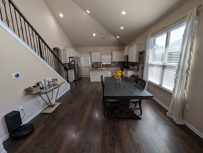 Building Photo - 2432 Etta May Ln