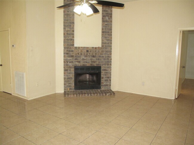 Building Photo - 2526 Doverglen Dr