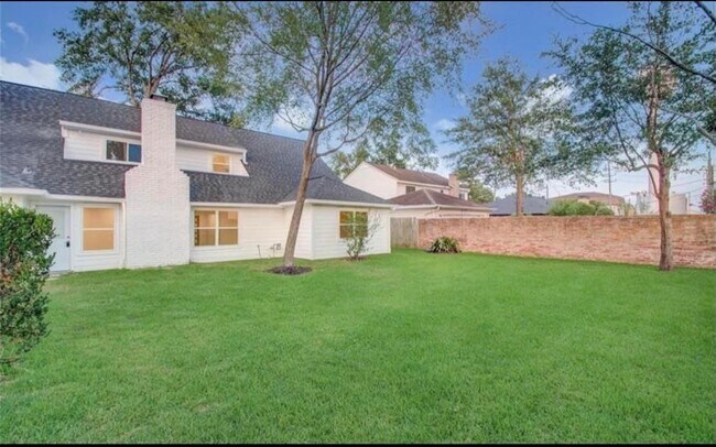 Building Photo - 17211 Rolling Creek Dr