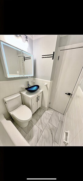 Building Photo - 1337 Charlotte St