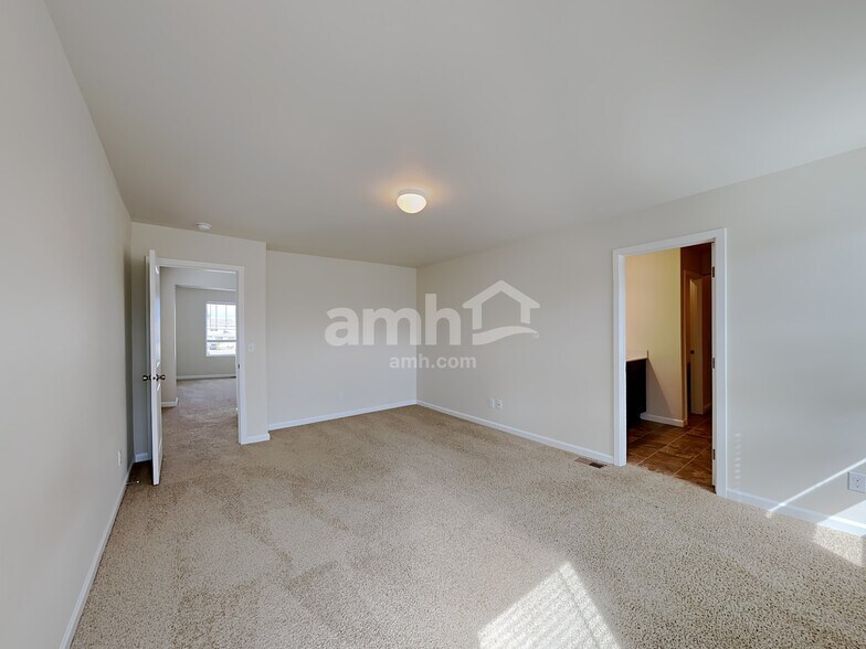 Building Photo - 18955 Lipoma Ave E