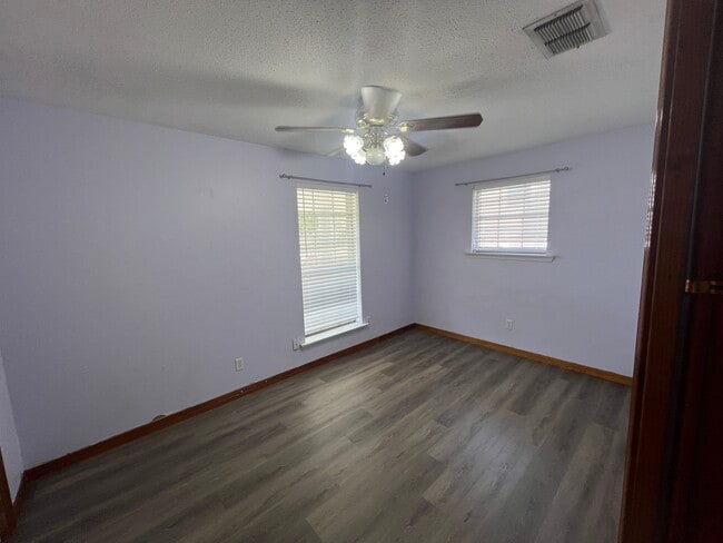Building Photo - 237 Metairie Heights Ave