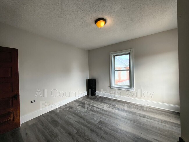 Building Photo - 634 Seitz St