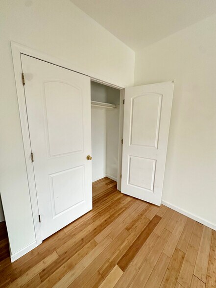 Building Photo - 41-43-43 Manufacturers Pl