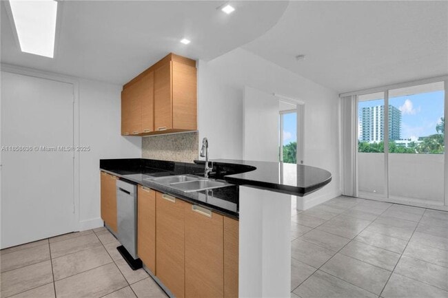 Building Photo - 2 bedroom in North Bay Village FL 33141