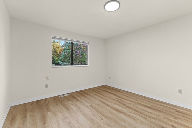 Building Photo - 9607 122nd Ave SE
