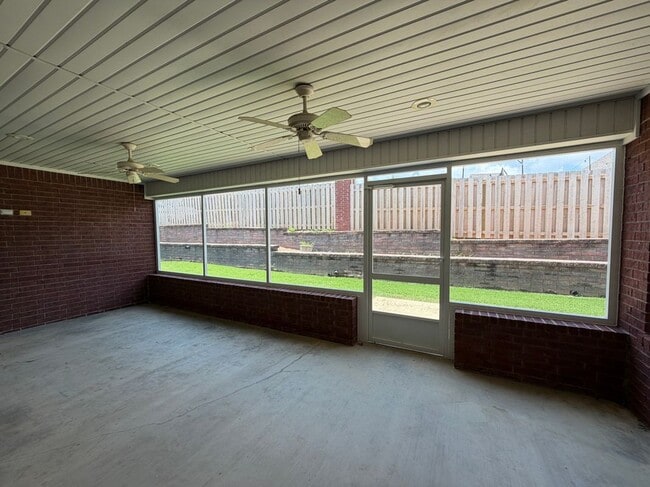 Building Photo - 12 Enclave Cir