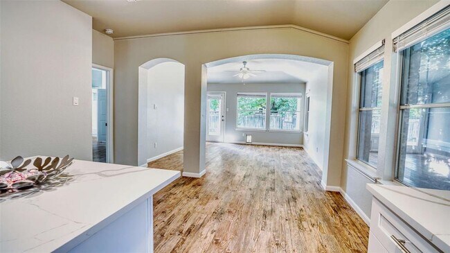 Building Photo - 711 House Creek Dr