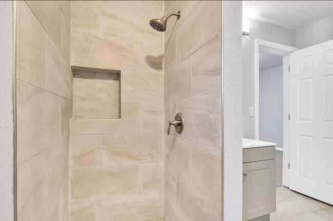 Building Photo - 1029 Sherman Ave