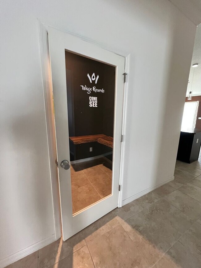 Building Photo - Spacious 3-Bed/2-Bath Rental in Sola Vista – Modern Comfort Meets Florida Living!