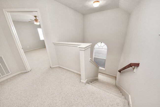 Building Photo - 5346 Hidalgo St