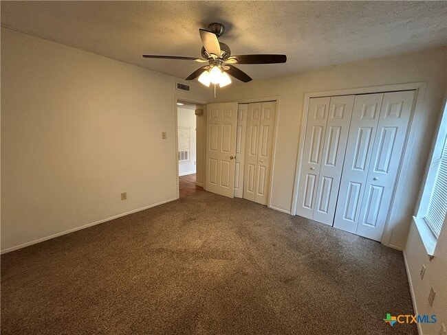 Building Photo - 1324 S Mesquite Ave