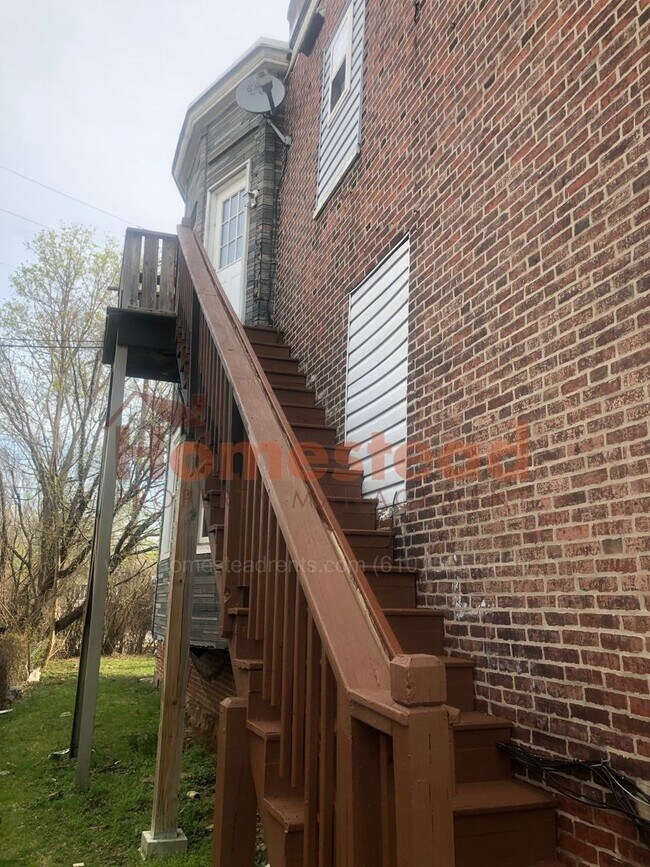 Building Photo - 415 Colwyn Ave