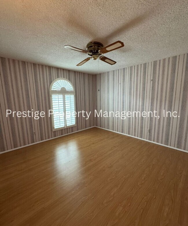 Building Photo - This 3/2 East Side Home Has It All AND more!