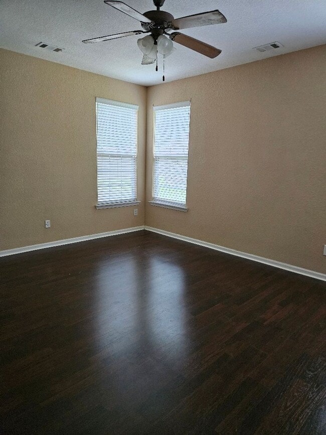 Building Photo - 4 Bedroom in Perrydise! Available to view ...