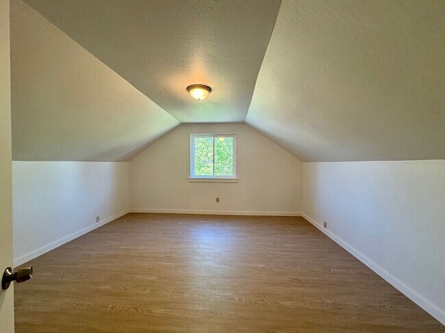 Building Photo - 130-142 Underhill Drive