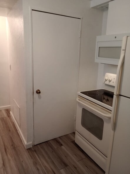 Washer and dryer close-up - 5655 W Ellsworth Ave