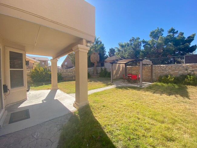 Building Photo - East El Paso 3 bed Refrig A/C w/Loft!