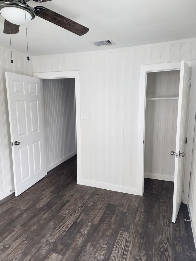 Building Photo - 4145 Conroy St