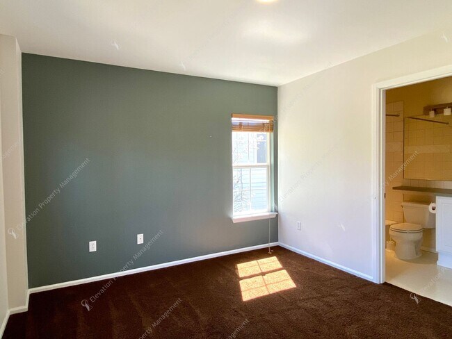 Building Photo - Charming and unique 2 BR in an upscale west Bend neighborhood