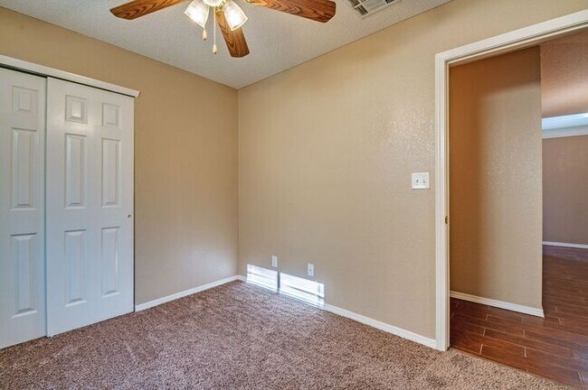 Building Photo - Gorgeous and Spacious Eastside Home for Rent with Refrigerated Air!