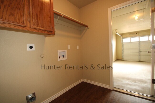 Building Photo - Spacious 2-bedroom!!!