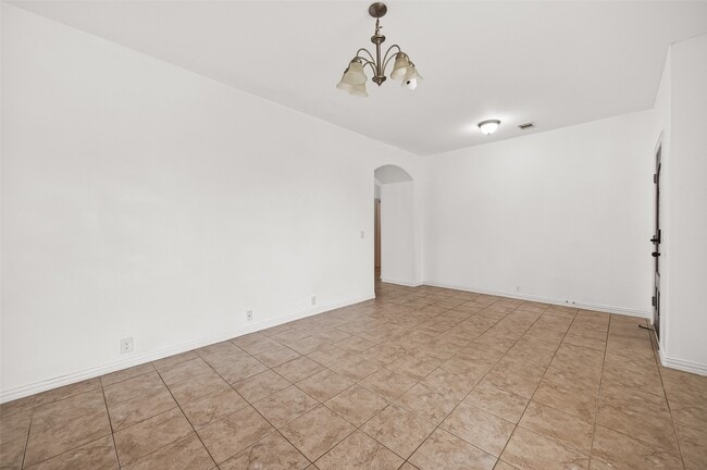 Building Photo - 5519 Jay Thrush Dr