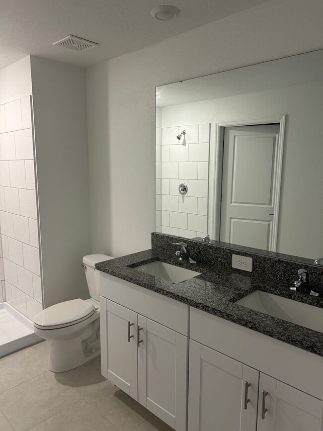 Building Photo - ****PRICE REDUCTION****    Ready for immed...