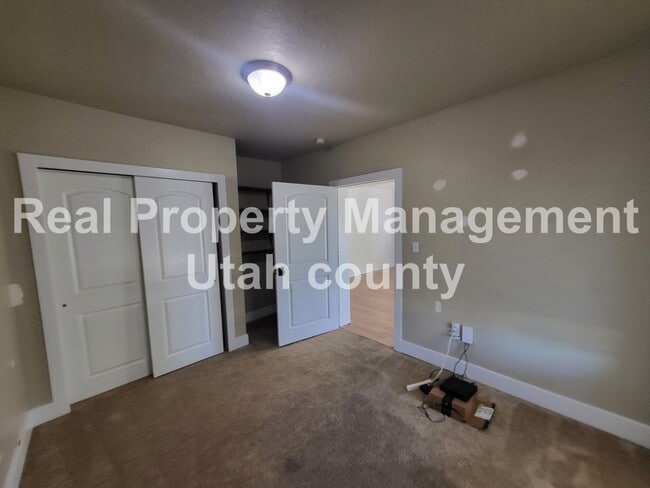 Building Photo - Pet Friendly Home in Provo
