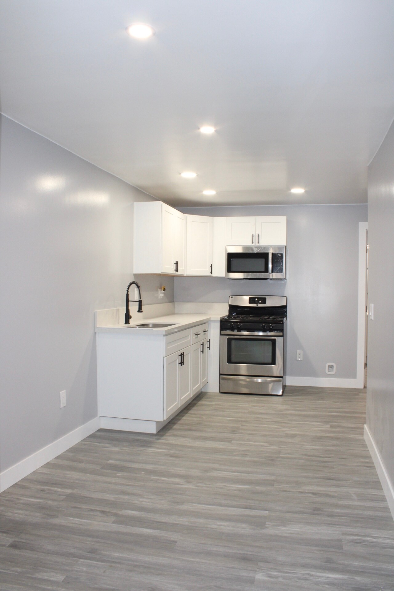 Building Photo - 10252 Vena Ave