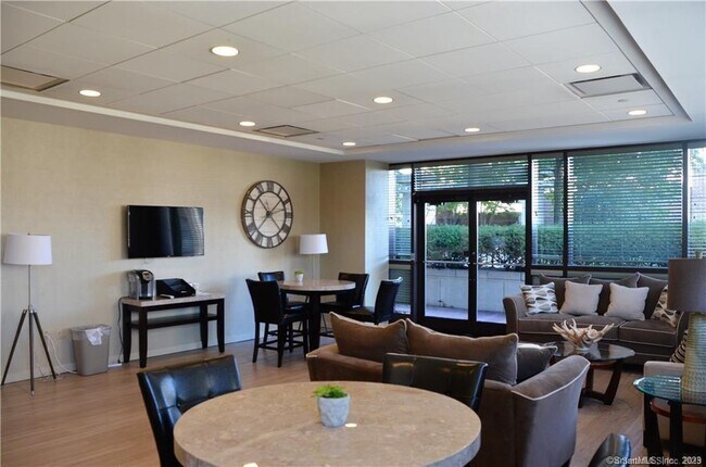 Building Photo - 127 Greyrock Pl
