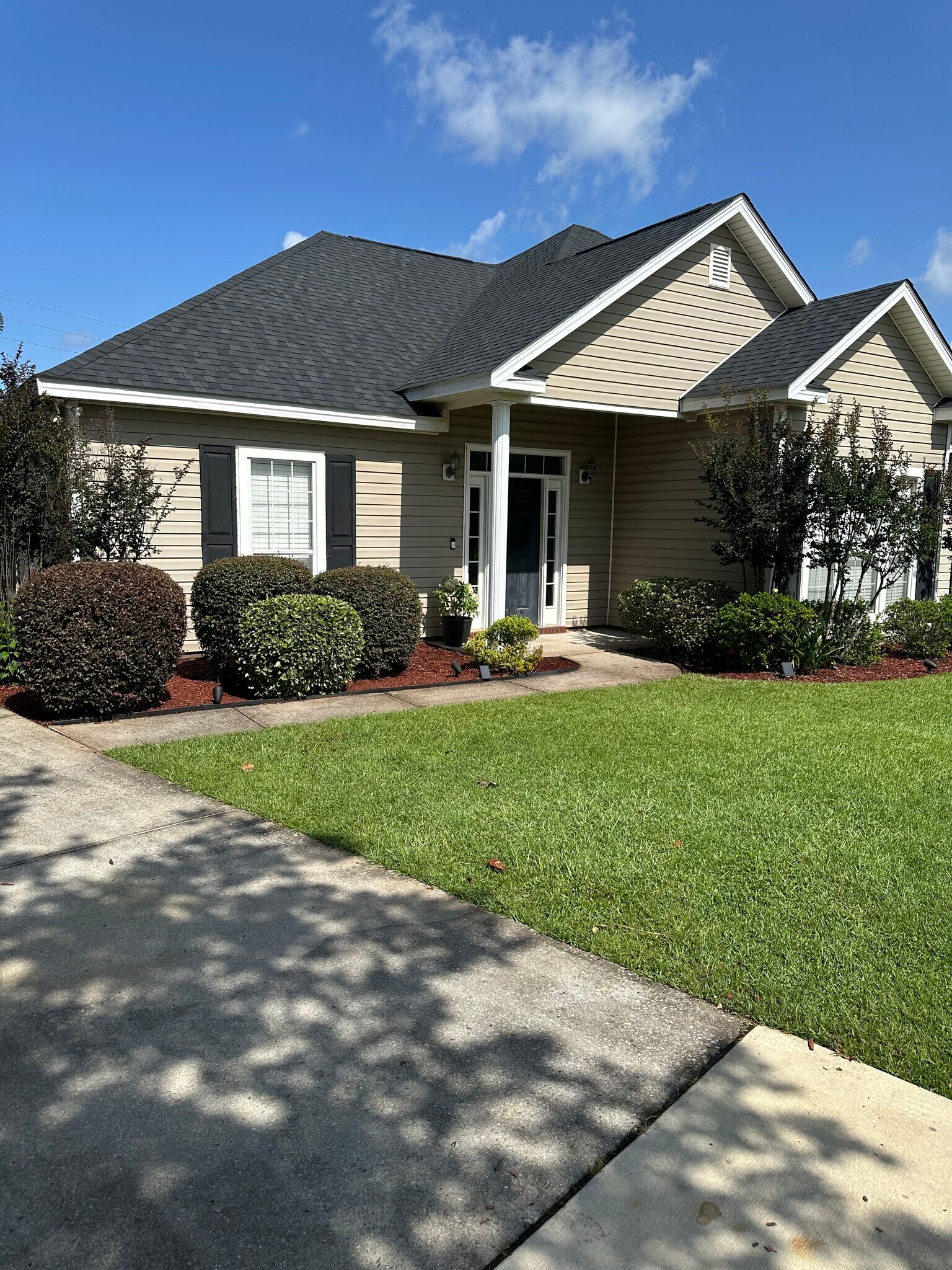 Building Photo - 5448 Henning Dr W