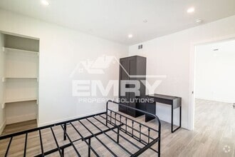 Building Photo - Student Accommodation Los Angeles CA 90018