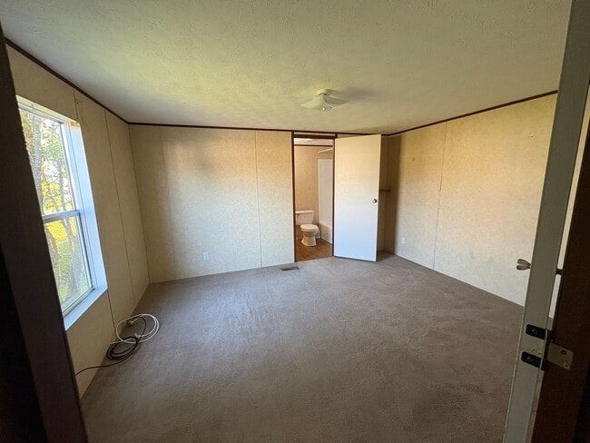 Building Photo - 6659 Daisy
