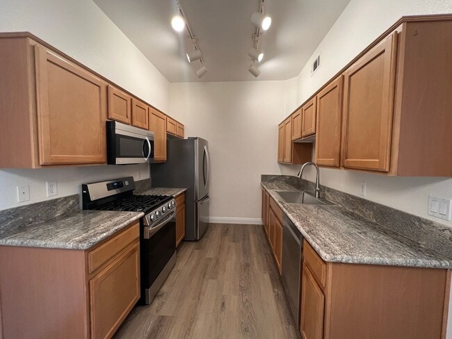Building Photo - Beautifully remodeled 3 bedroom 2 bathroom downstairs condo right next to the pool!!