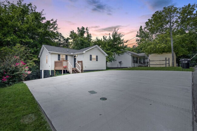 Building Photo - 408 Martin St