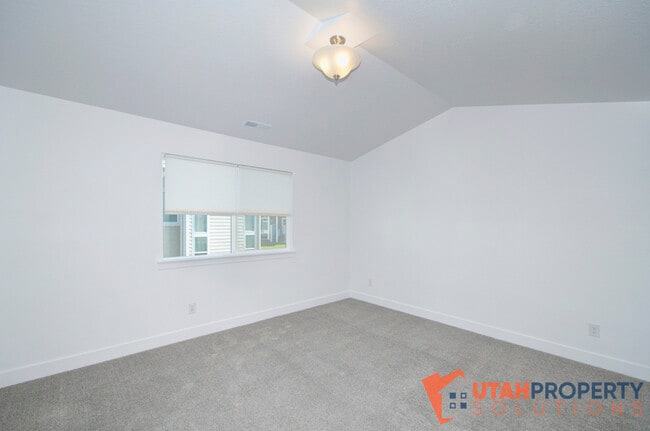 Building Photo - 1316 Dawes Wy