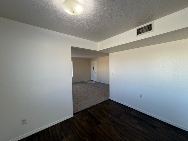 Building Photo - 3 Bedroom Single Story Home Near Northern Blvd NE & Loma Colorado Blvd NE!