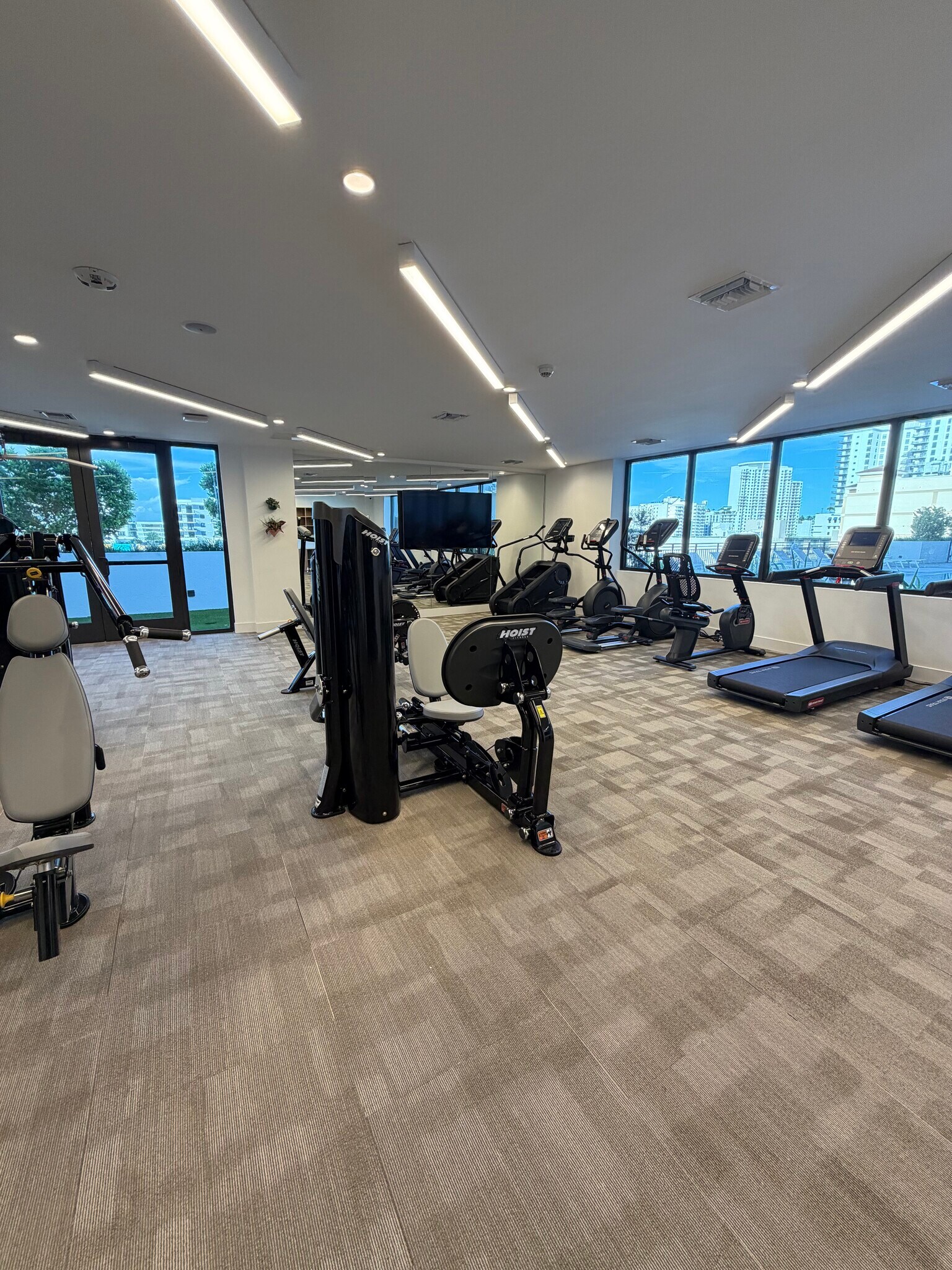 Building Photo - 1541 Van Buren St