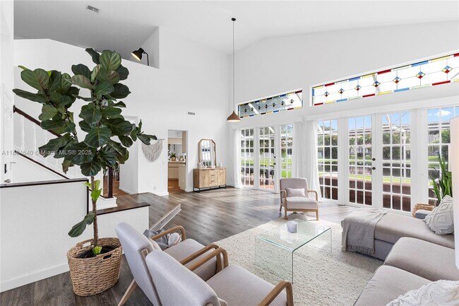 Building Photo - 1060 Capistrano
