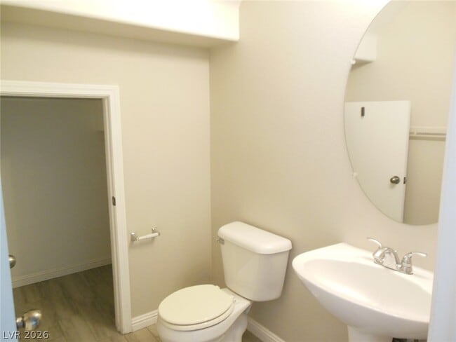 Building Photo - 9733 Villa Lorena Ave