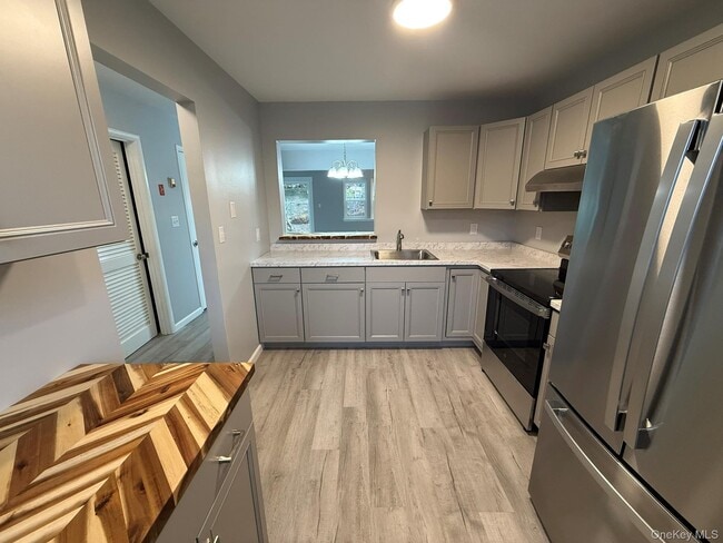 Building Photo - 540 Saracino Dr