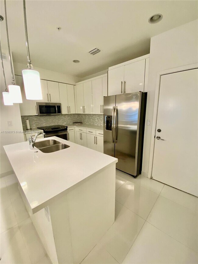 Building Photo - 2 bedroom in Aventura FL 33180