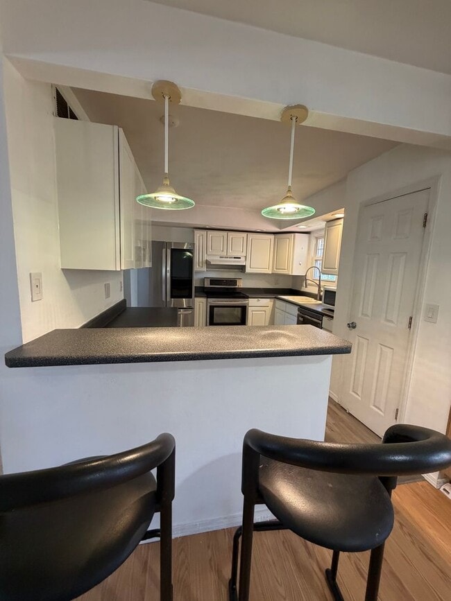 Building Photo - 4 bed | 2 bath Home for Rent