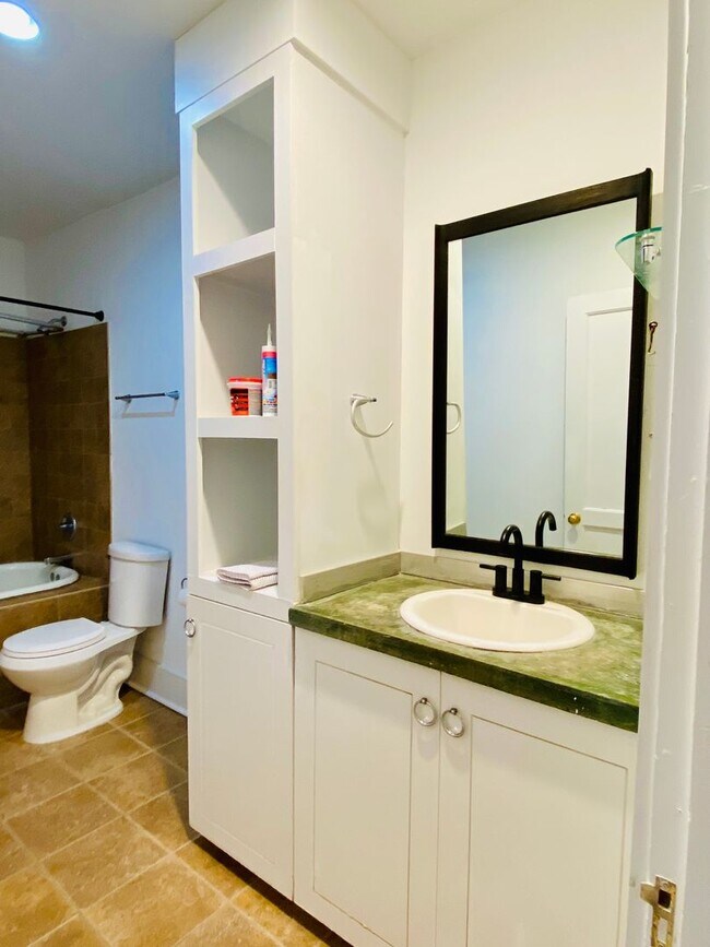 Building Photo - Beautifully Renovated 2bdrm/1.5bth Row House Located in Historic Church Hill!!