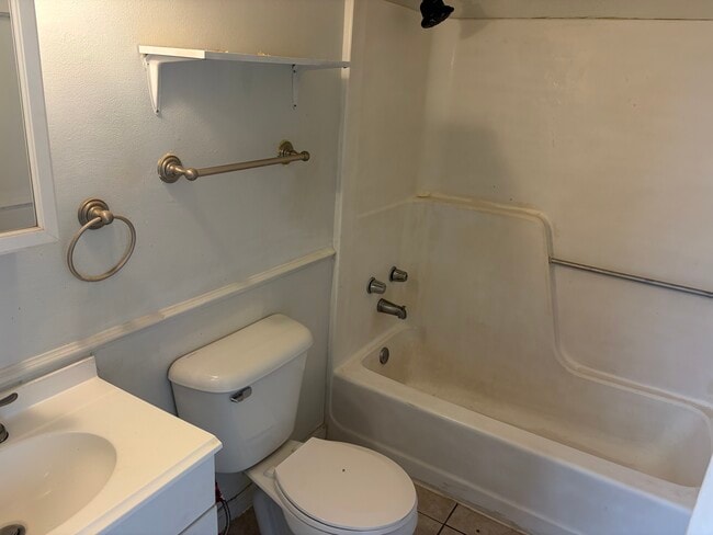 Building Photo - 125 S Central Ave