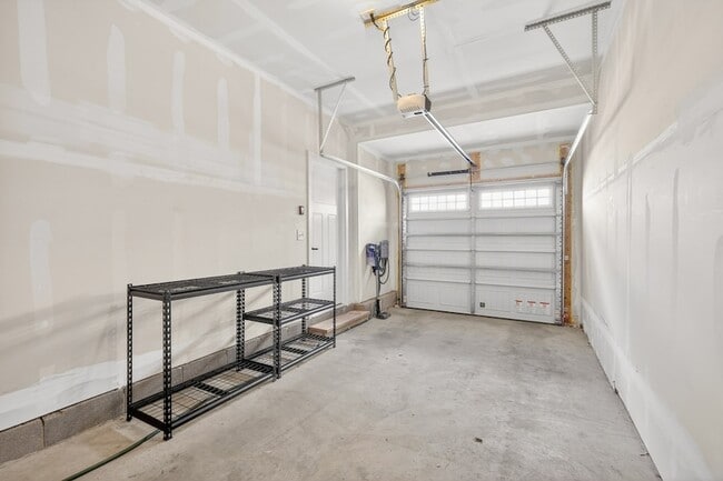 Building Photo - 1085 Duncan St